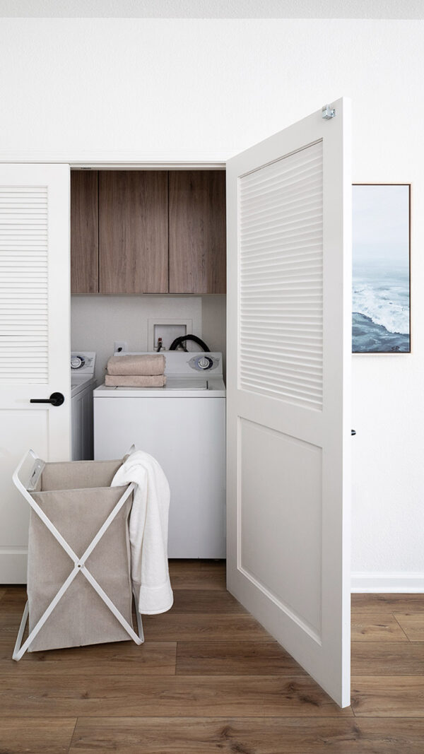 Apartment with In-Home Washer and Dryer.