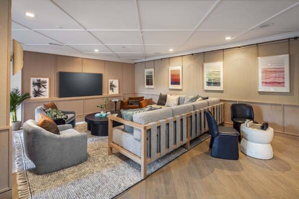 Griffis South Bay apartment community resident lounge in Milipitas, CA.
